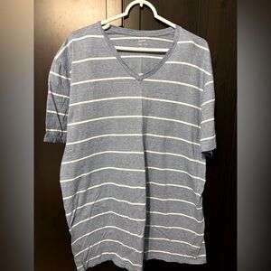 Old Navy v-neck t-shirt